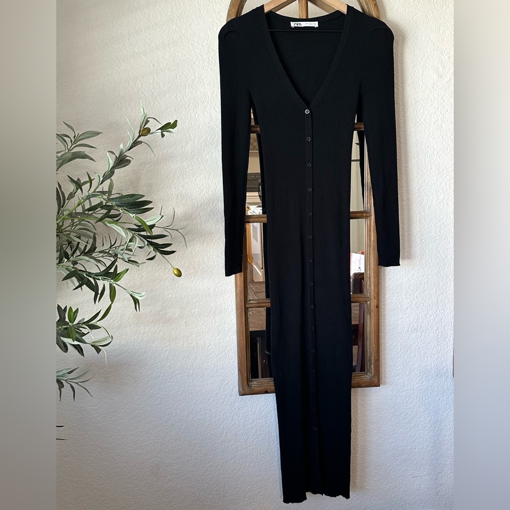 Zara Black Ribbed Knit Button Front Maxi Dress Size M V-Neck Long Sleeve Fitted - Picture 2 of 7